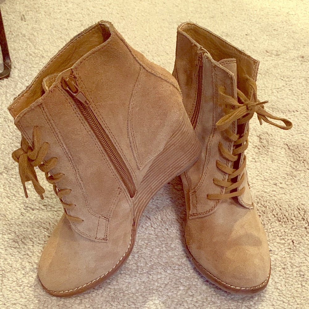 Lucky Brand Beige Swede Wedge Boots 7 1/2 - Picture 1 of 1
